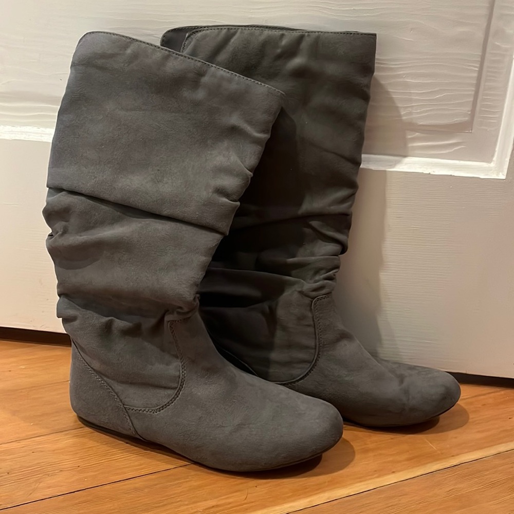 Womens gray faux suede boots